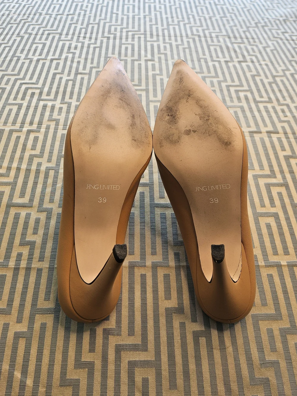 j ing sleek pointed